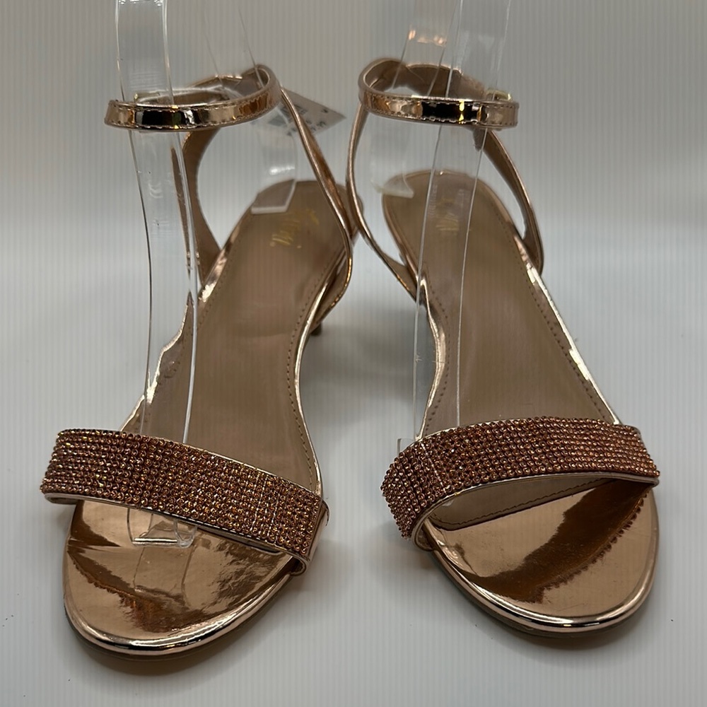 FIONI Sz 8 Rose Gold Rhinestone Heels Shimmery Patent Finish Ankle Strap NEW - Picture 3 of 7